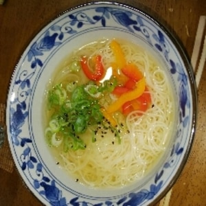 そうめんであっさり醤油ラーメン風☆